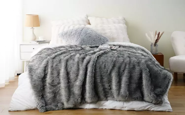 Why a Blanket Faux Fur Throw is a Must Have for Cozy Living