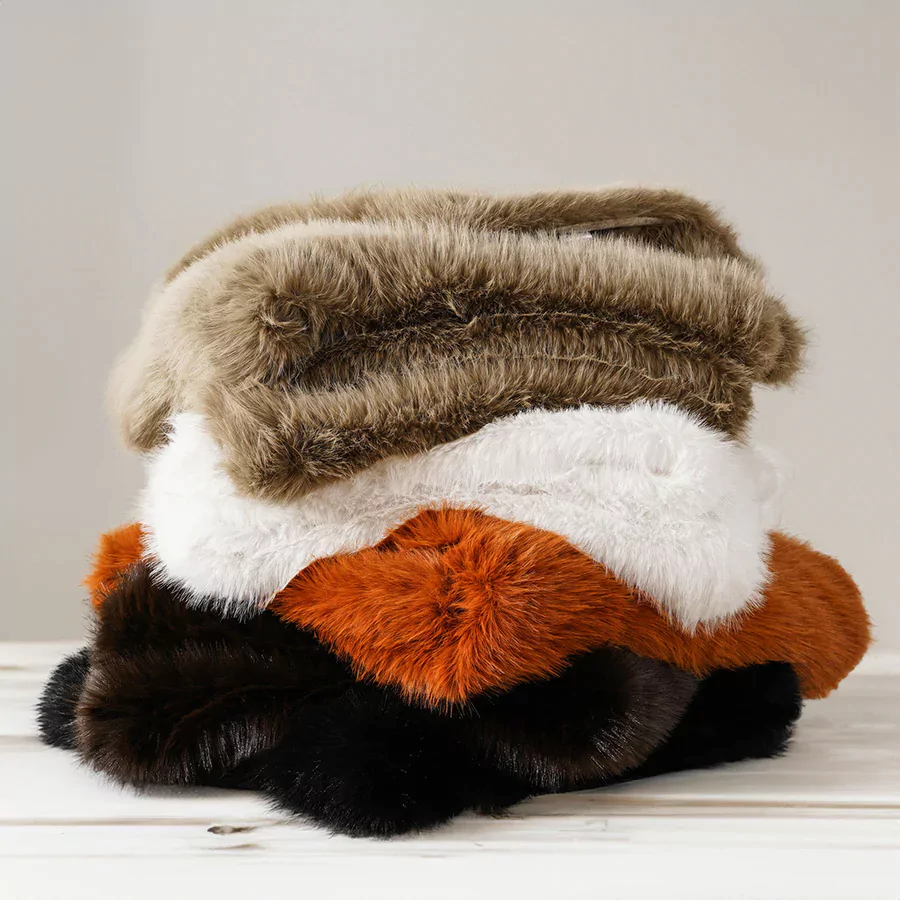 Synthetic Faux Fur Blankets: All the Benefits You Need to Know